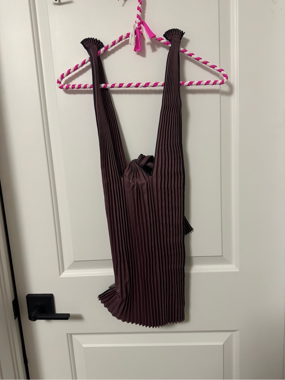 EUC PLEATED PLECO MAUVE TOTE